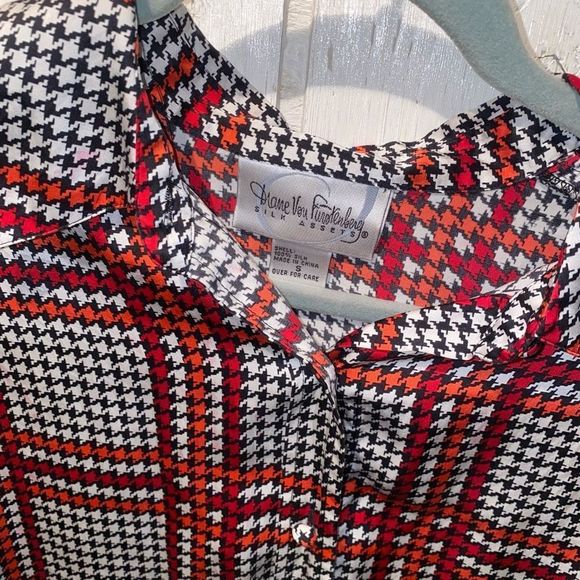 Diane Von Furstenberg Silk Vintage Red Black and White Windowpane Blouse Size Sm - Picture 3 of 8
